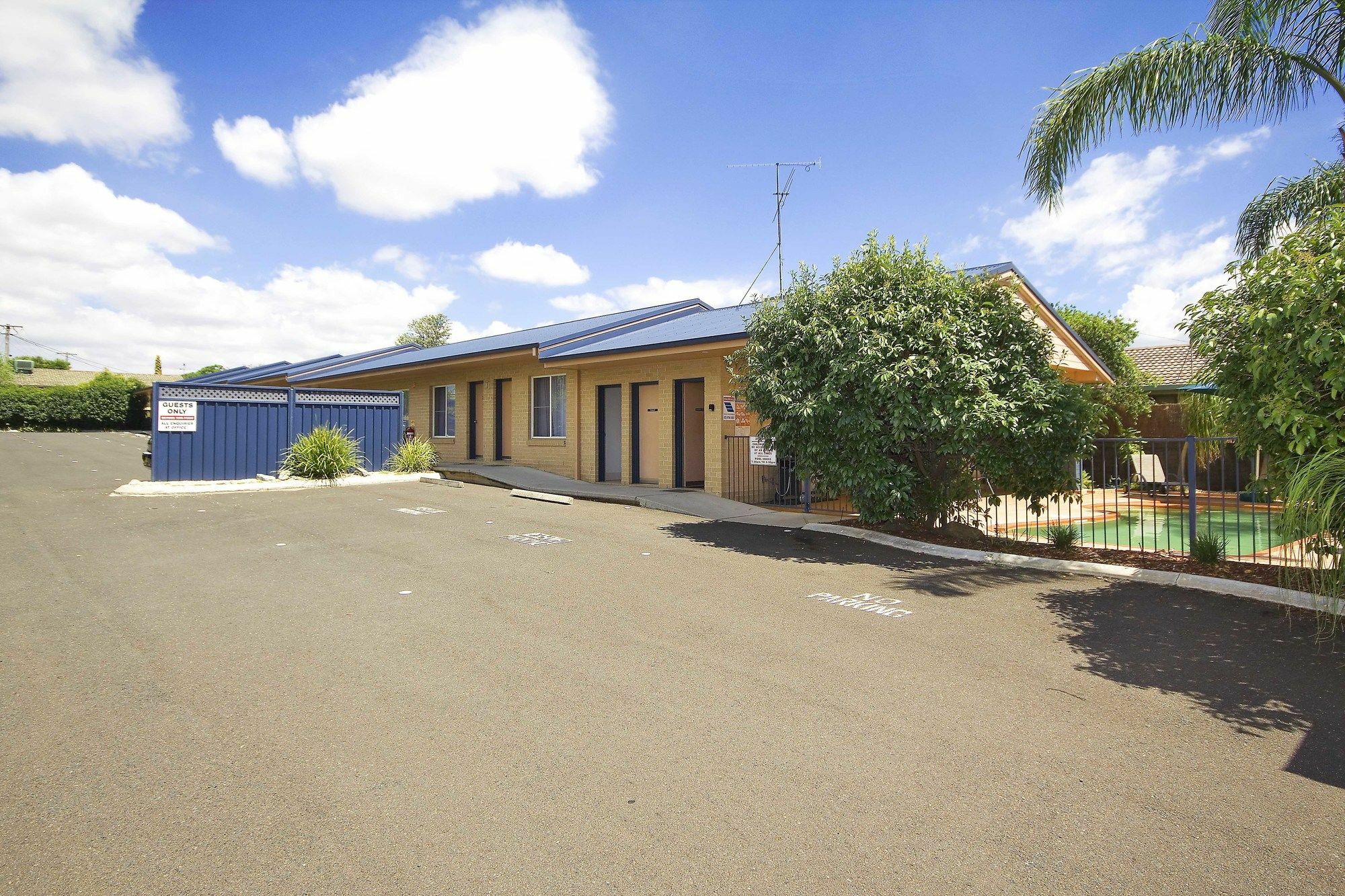 Edward Parry Motel And Apartments Tamworth Extérieur photo